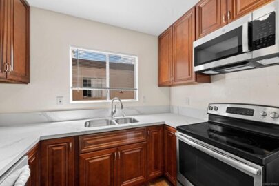 1051 Rock Springs #202 Photo